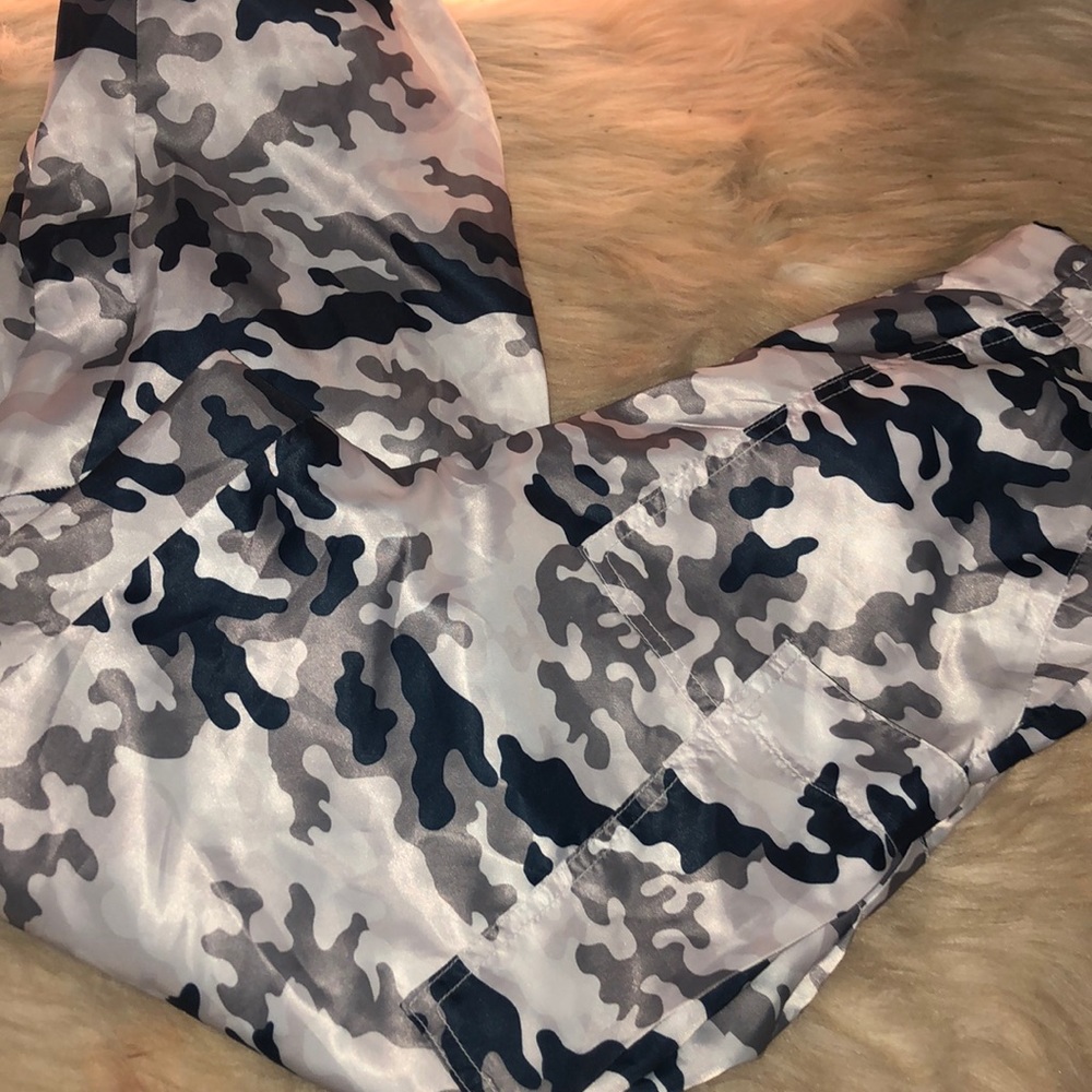 Matching Set - Picture 2 of 3